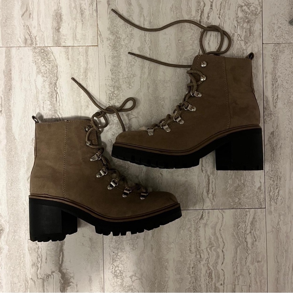 Women's Tan Lace-Up Ankle Boots